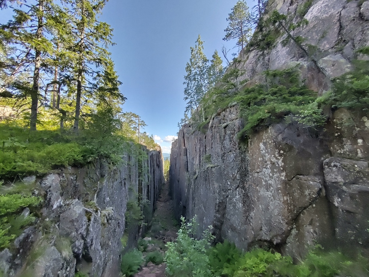 A view of the Slåttdalsskrevan crevasse